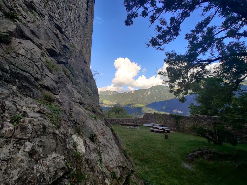 Wartau Castle: A Medieval Hill Castle in Switzerland 5 Gretschins-Herrenfeld / Ochsenberg / Wartau, Mesolithic-Bronze Age settlement / Iron Age sacrificial site / medieval castle ruins