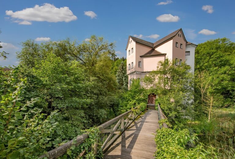 Teusserschlößchen: A Water Castle and Spa Residence in Löwenstein, Germany