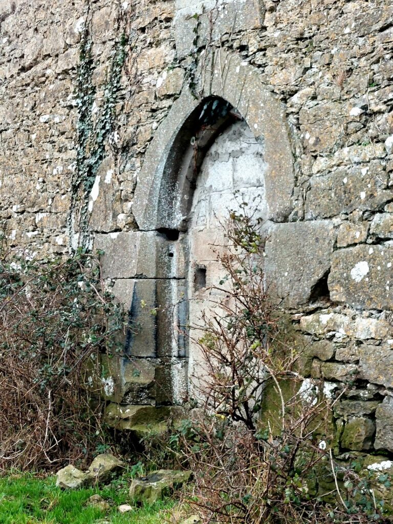 Oola Castle: A Late-Sixteenth-Century Tower House in Ireland 3 Oola Castle