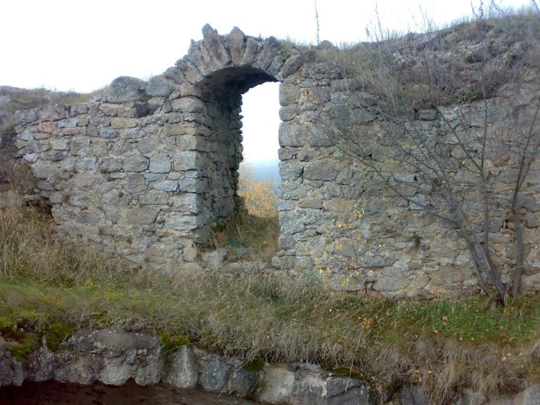 Lobenstein Castle Ruins: A Medieval Noble Castle in Bavaria