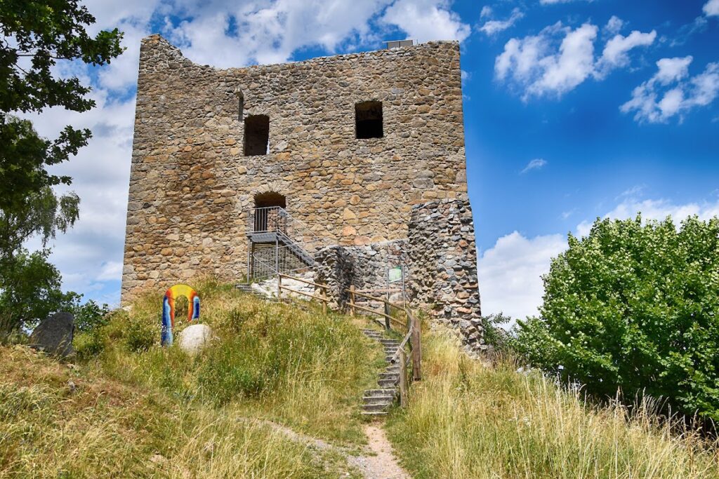 Lobenstein Castle Ruins: A Medieval Noble Castle in Bavaria 2 Burgruine Lobenstein