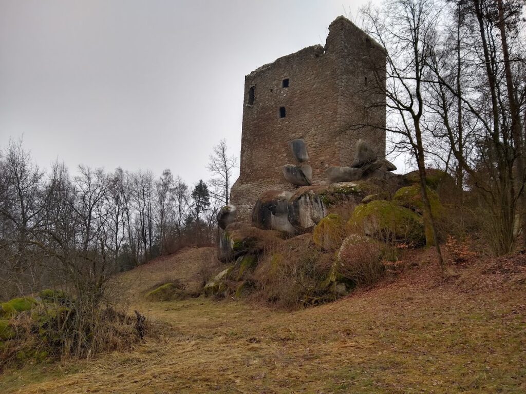 Lobenstein Castle Ruins: A Medieval Noble Castle in Bavaria 3 Burgruine Lobenstein