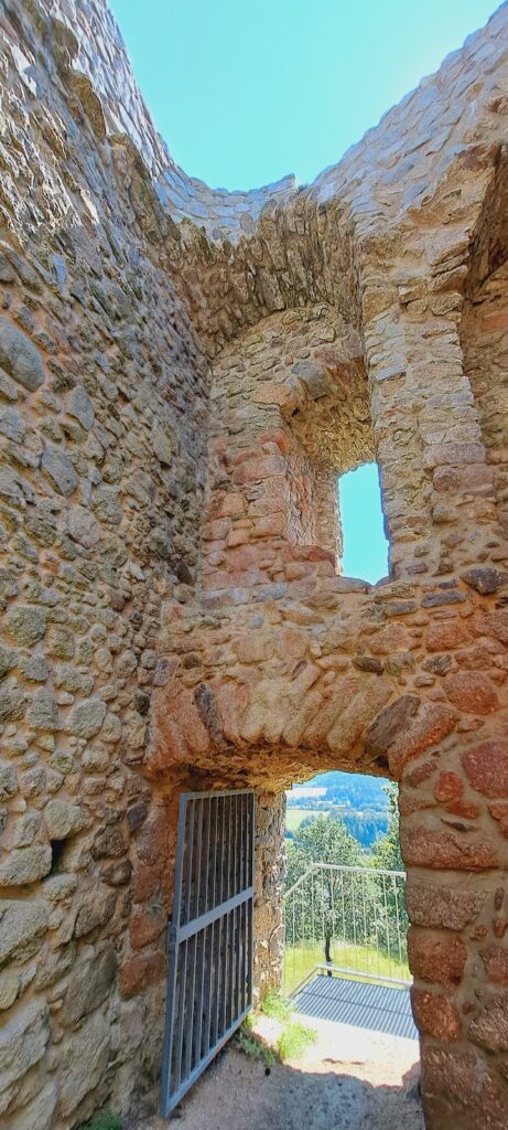 Lobenstein Castle Ruins: A Medieval Noble Castle in Bavaria 5 Burgruine Lobenstein
