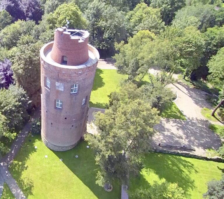 Schloss Lüchow: A Medieval Lowland Castle in Germany
