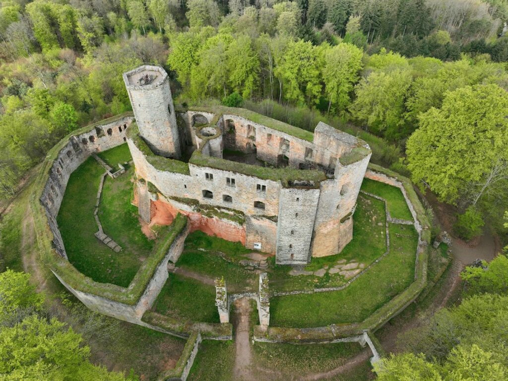 Gräfenstein Castle: A Hohenstaufen-Period Rock Castle in Germany 2 Gräfenstein Castle