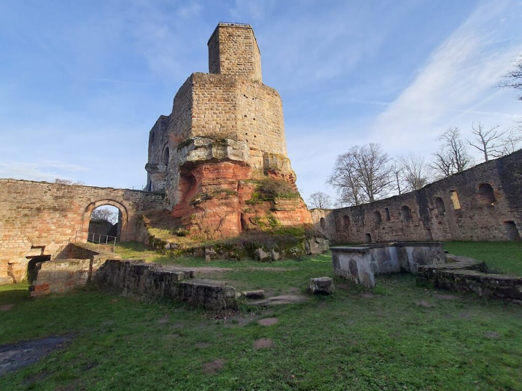 Gräfenstein Castle: A Hohenstaufen-Period Rock Castle in Germany 3 Gräfenstein Castle