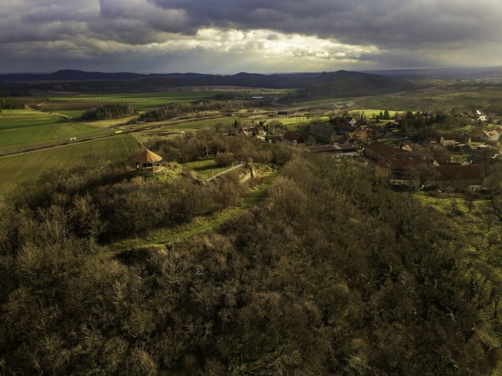Heimburg Castle: A Medieval Hill Fortress in Germany 1 Heimburg Castle