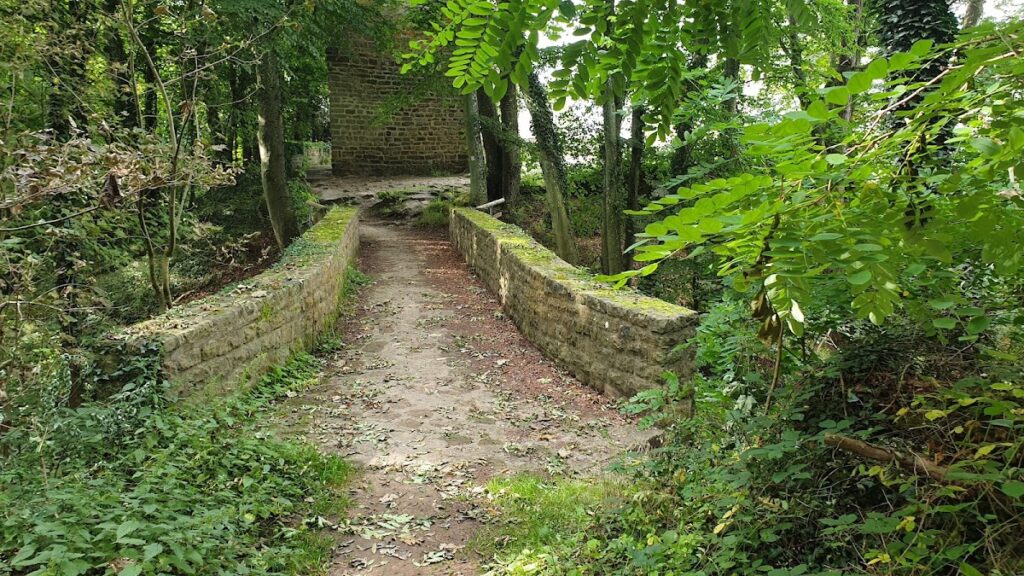 Prümerburg: A Ruined Medieval Hill Castle in Germany 2 Prümerburg