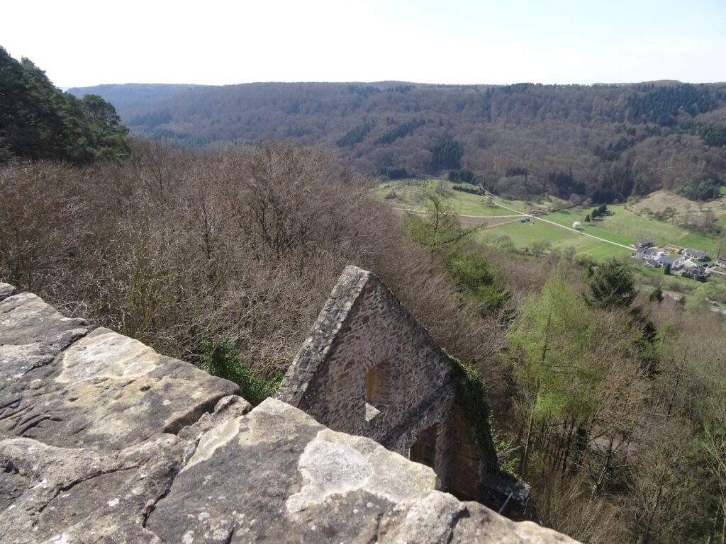 Prümerburg: A Ruined Medieval Hill Castle in Germany 4 Prümerburg