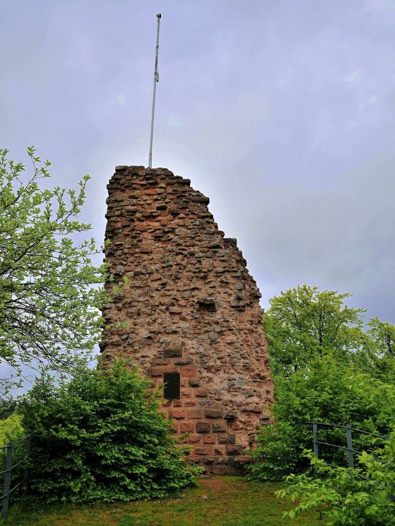 Guttenberg Castle: A Medieval Hill Fortress in Germany