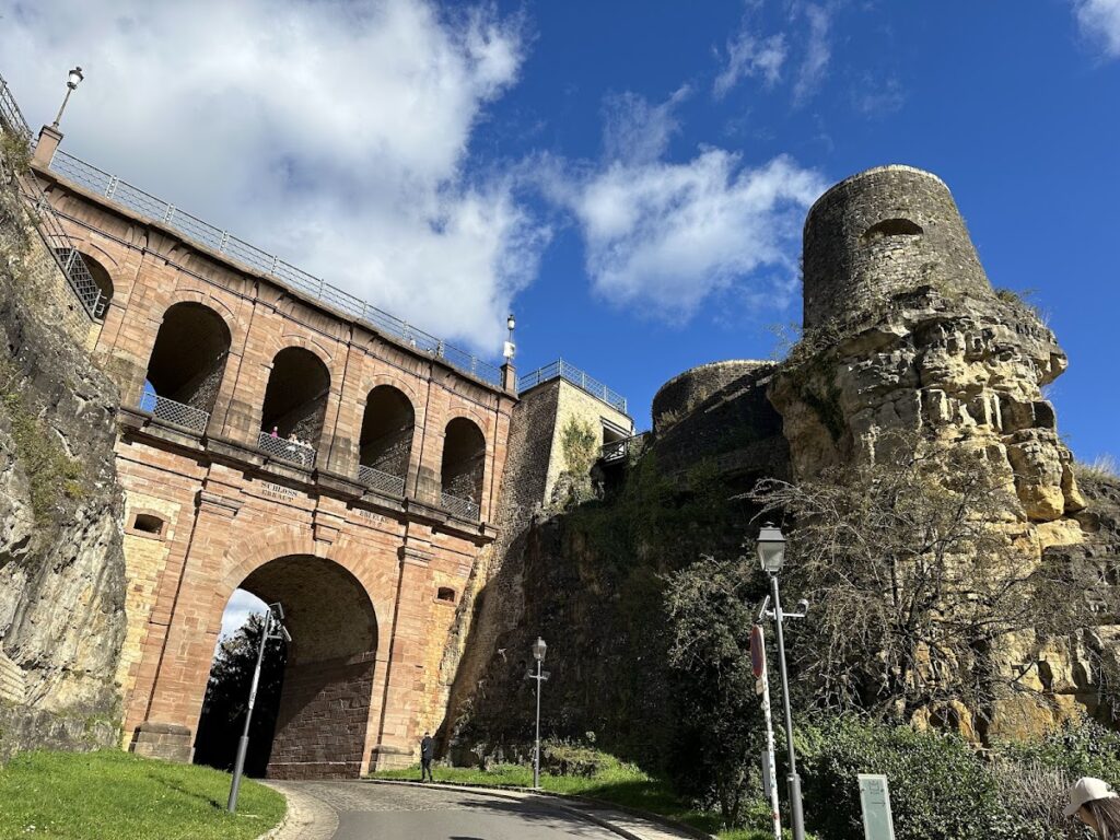 Fortress of Luxembourg: A Nine-Century Fortified System 1 Fortress of Luxembourg