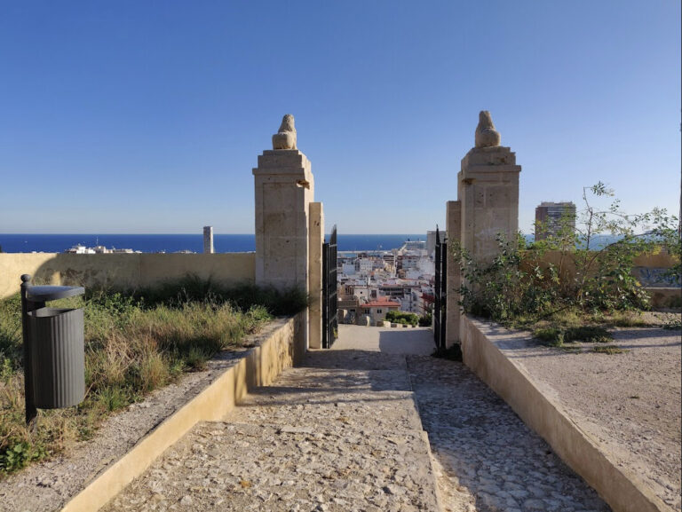 Castell de Sant Ferran: A Fortress in Alicante