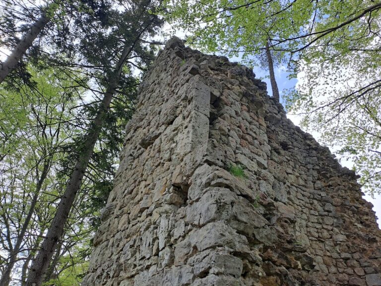 Ruine Lichtenstein: The Double Hilltop Castle Above the Fehlatal