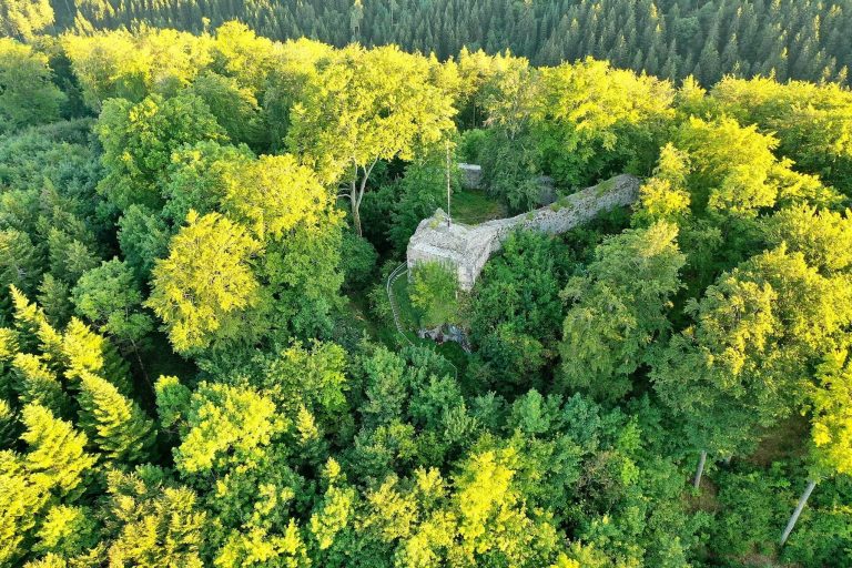 Ruine Lichtenstein: The Double Hilltop Castle Above the Fehlatal
