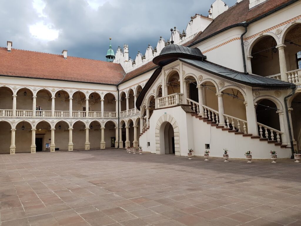 Baranów Sandomierski Castle: A Late-Renaissance Magnate Residence in Poland 1 Baranów Sandomierski Castle