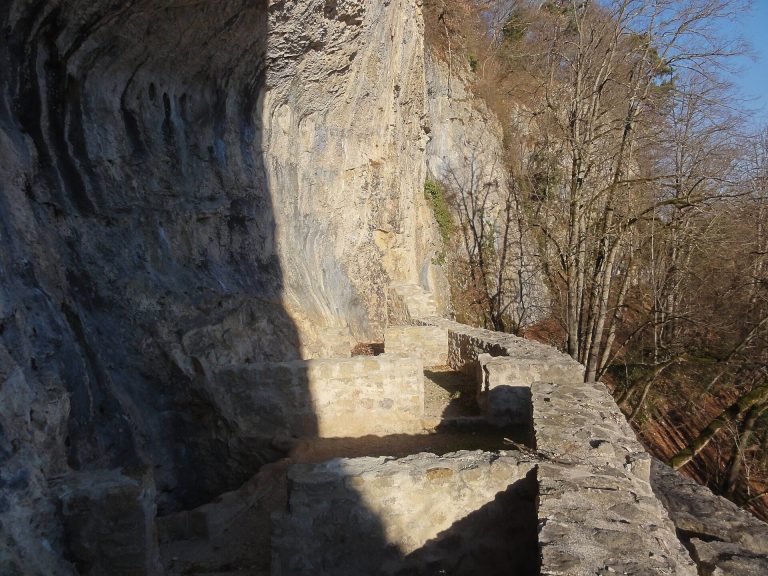 Riedfluh: Medieval Grotto Castle Ruins in Switzerland
