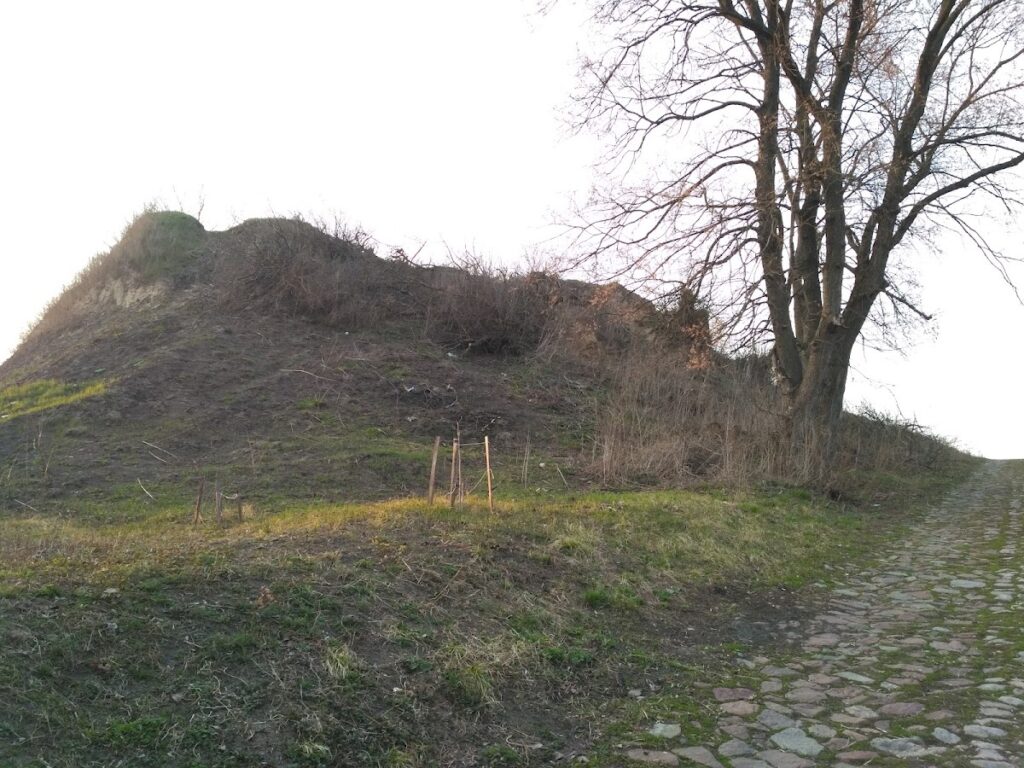 Novhorod-Siverskyi Fortress: A Kyivan Rus Frontier Stronghold in Ukraine 5 Novhorod-Siverskyi Fortress