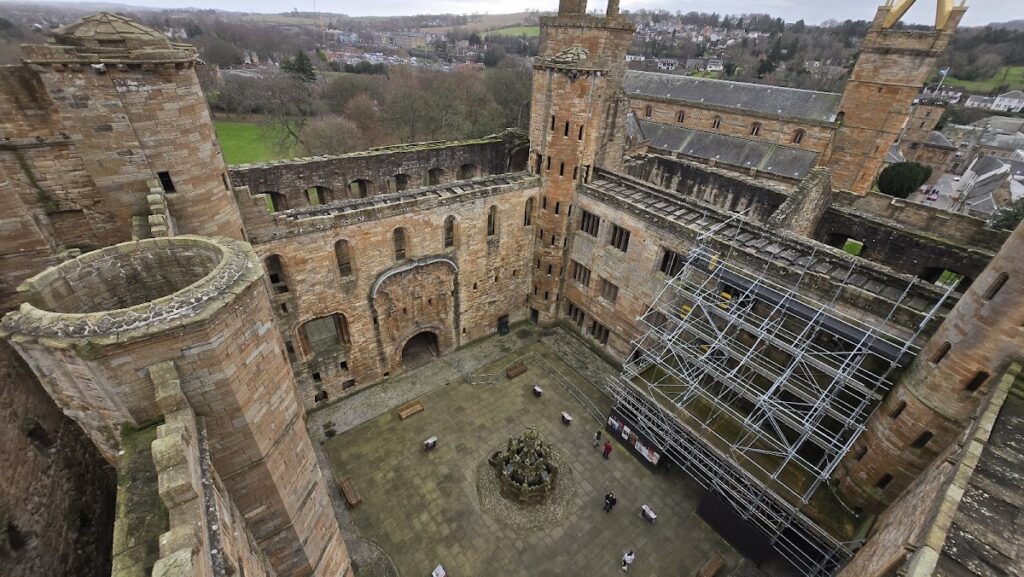 Linlithgow Palace: A Royal Residence of the Scottish Monarchy 3 Linlithgow Palace