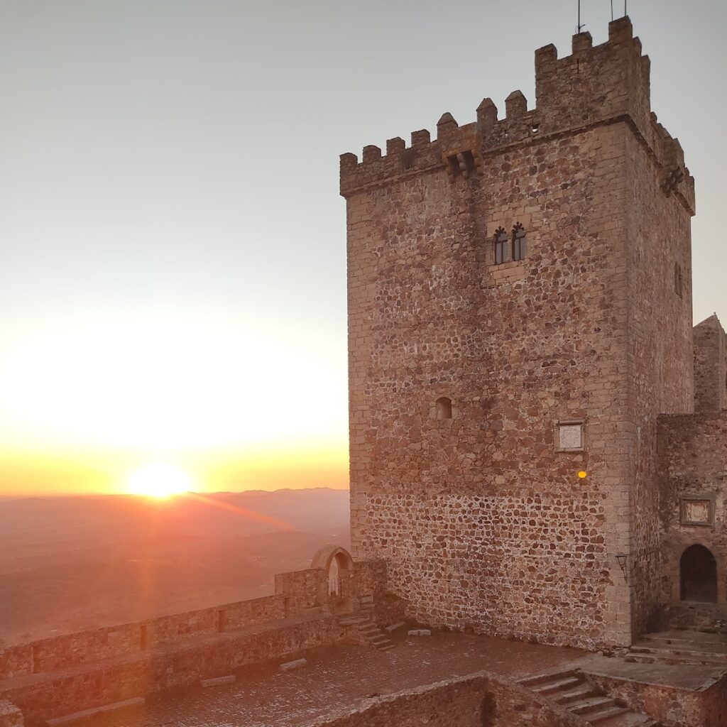 Castle of Alburquerque, Badajoz: A Medieval Frontier Fortress 1 Castle of Alburquerque, Badajoz