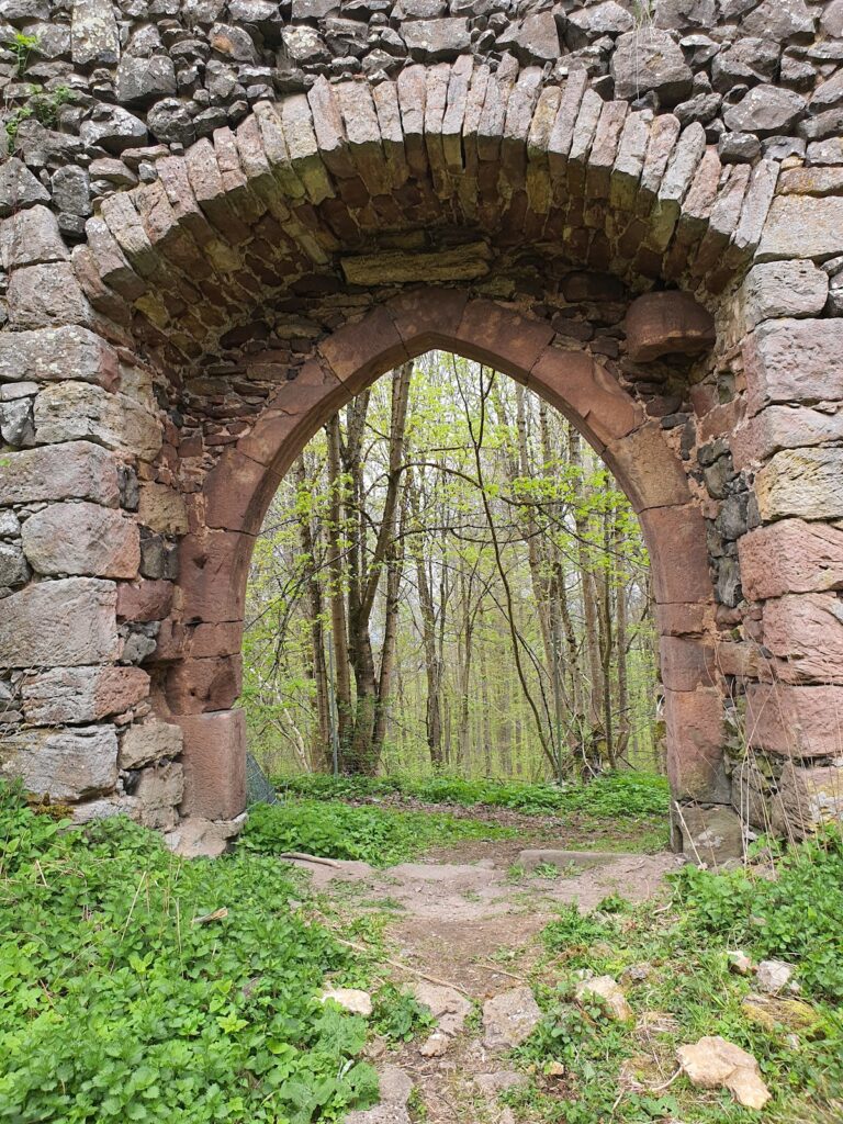 Hutsburg: A Medieval Hill Castle in Germany