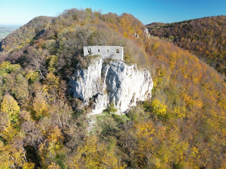 Burg Rosenstein: A Medieval Hilltop Castle in Germany