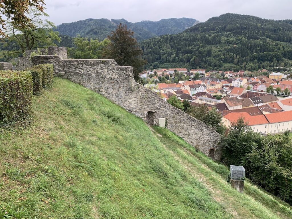 Burgruine Landskron: A Hilltop Castle Ruin in Austria 5 Burgruine Landskron