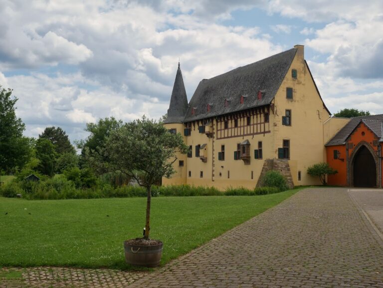 Burg Langendorf: A Late Gothic Water Castle in Germany