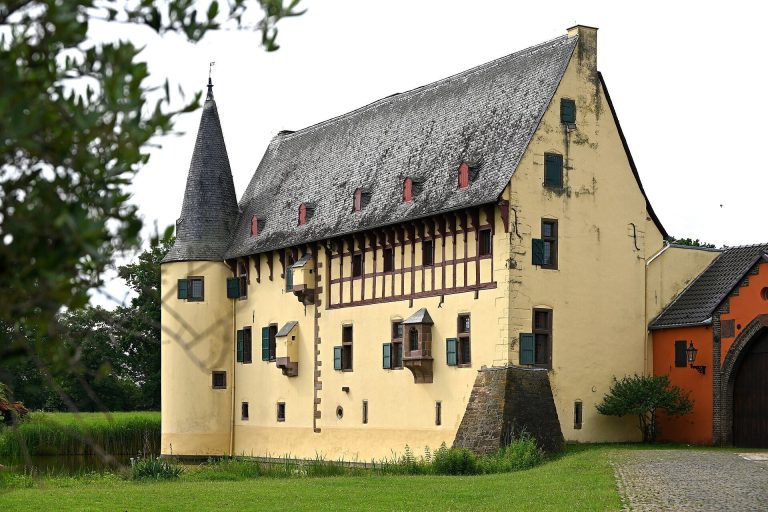 Burg Langendorf: A Late Gothic Water Castle in Germany