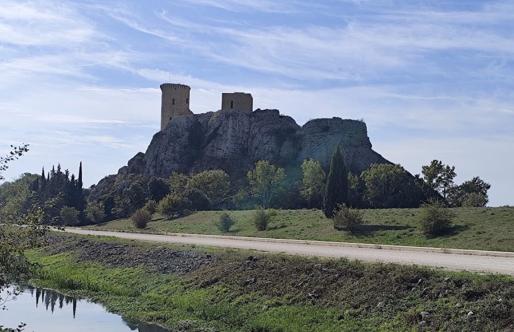 Château de l’Hers: A Medieval Fortress at Châteauneuf-du-Pape 2 Château de l'Hers