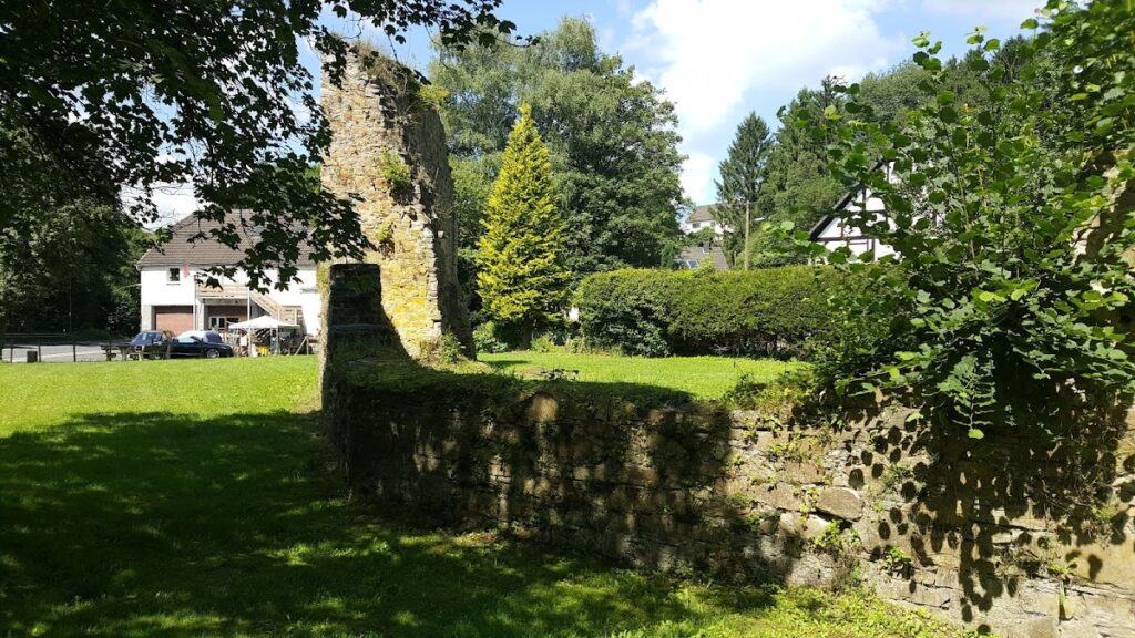 Burgruine Herrenbröl: A Medieval Castle Ruin in Germany 2 Burgruine Herrenbröl