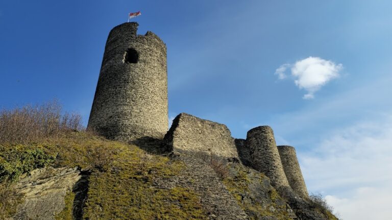 Winneburg: A Medieval Hilltop Castle in Germany
