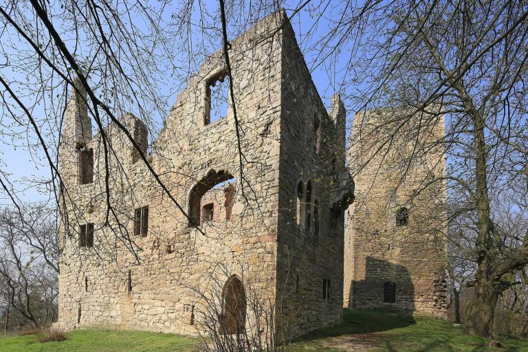 Obere Sachsenburg: A Medieval Spur Castle Ruin in Germany