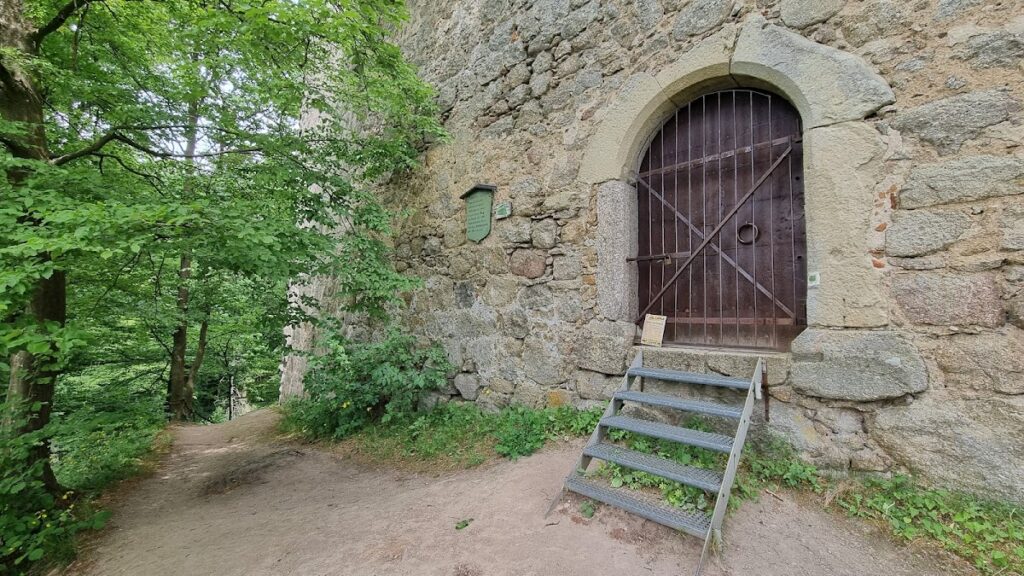 Burgruine Stockenfels: The Ruined Center of a Bavarian Lordship 5 Burgruine Stockenfels