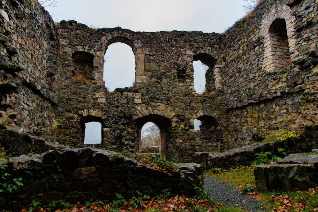 Burgruine Hohenberneck: A Late-Medieval Administrative Castle in Germany 3 Burgruine Hohenberneck