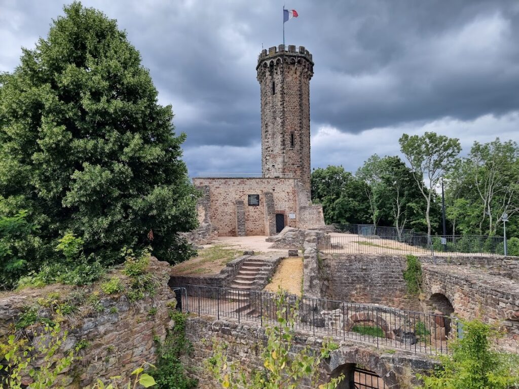 Schlossberg Castle: A Historic Fortress in Forbach, France 2 Château du Schlossberg