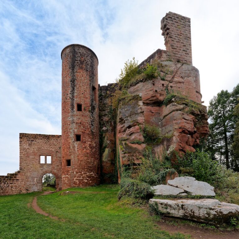 Castle Neudahn: A Medieval Rock Castle and Road Fortress in Germany