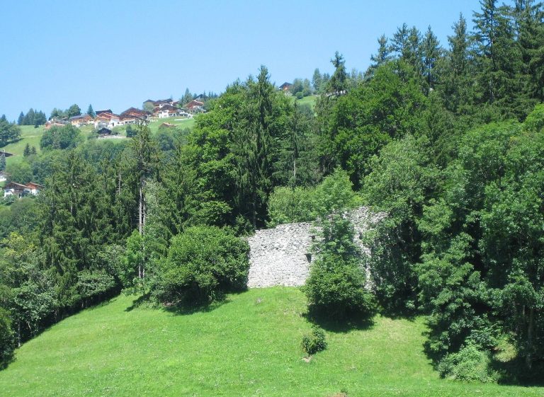 Burg Kapfenstein: A Medieval Hilltop Castle in Switzerland