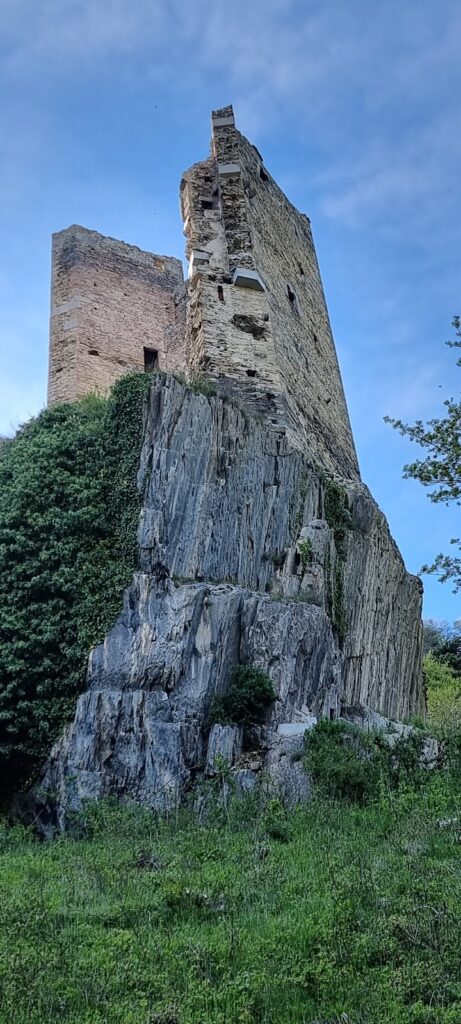 Alt-Haldenstein Castle: A Medieval Rock Fortress in Switzerland 2 Alt-Haldenstein Castle