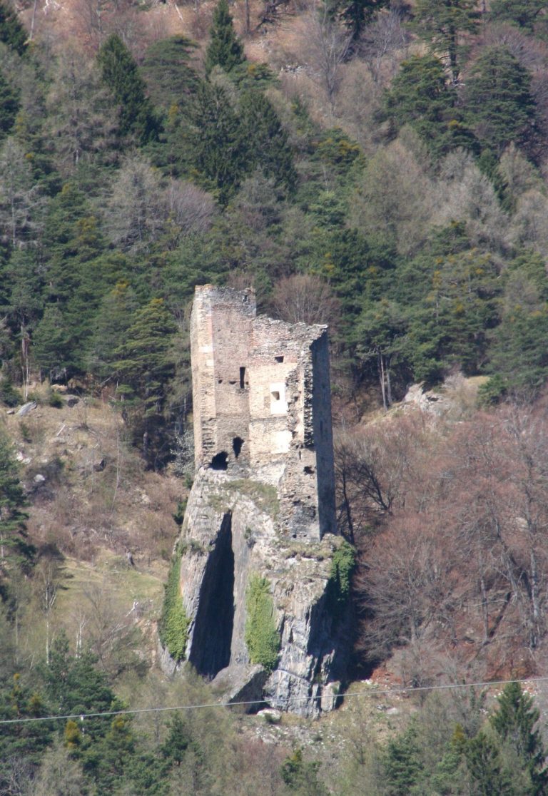 Alt-Haldenstein Castle: A Medieval Rock Fortress in Switzerland