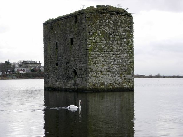 Stanely Castle: A Ruined Scottish Tower House in Renfrewshire