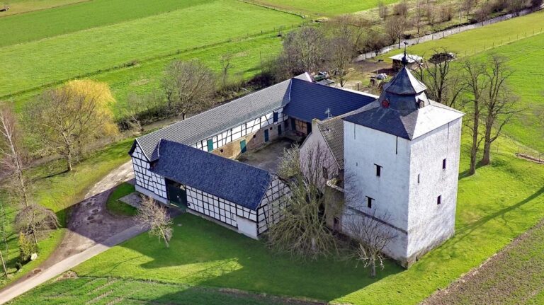 Arloff Castle: A Medieval Water Castle in Germany