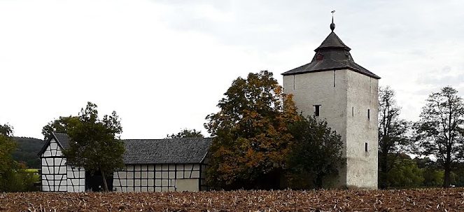 Arloff Castle: A Medieval Water Castle in Germany 2 Arloff Castle