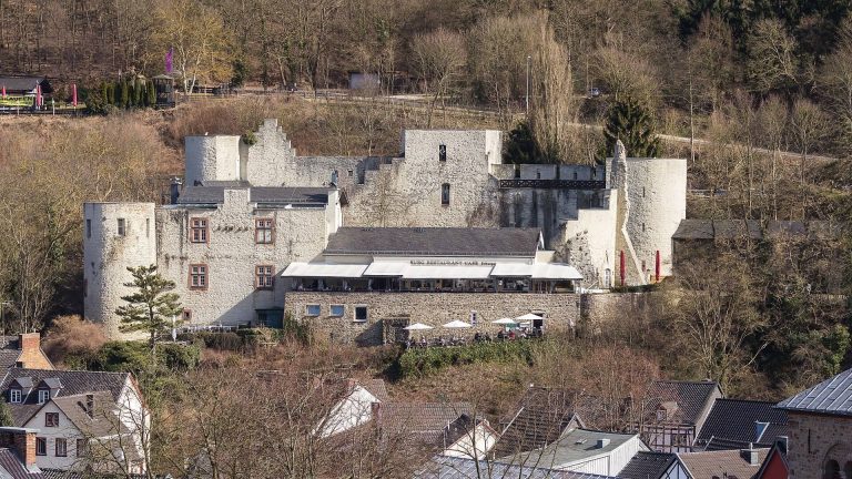 Burg Münstereifel: A Medieval Territorial Castle in Germany