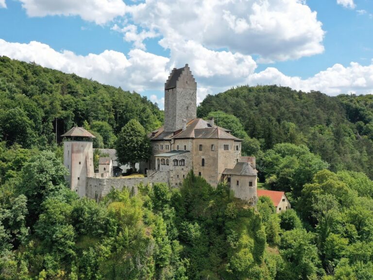Burg Kipfenberg: A Medieval Hilltop Castle in Germany
