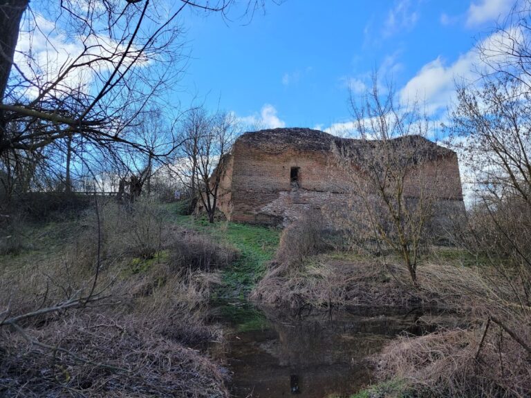 Kryłów Castle Ruins: A Polish River-Island Fortress