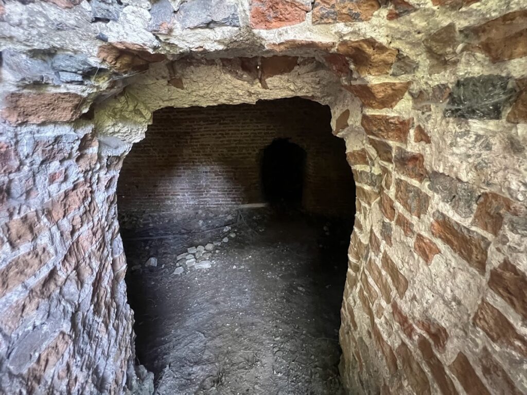 Kryłów Castle Ruins: A Polish River-Island Fortress 2 Ruiny zamku w Kryłowie