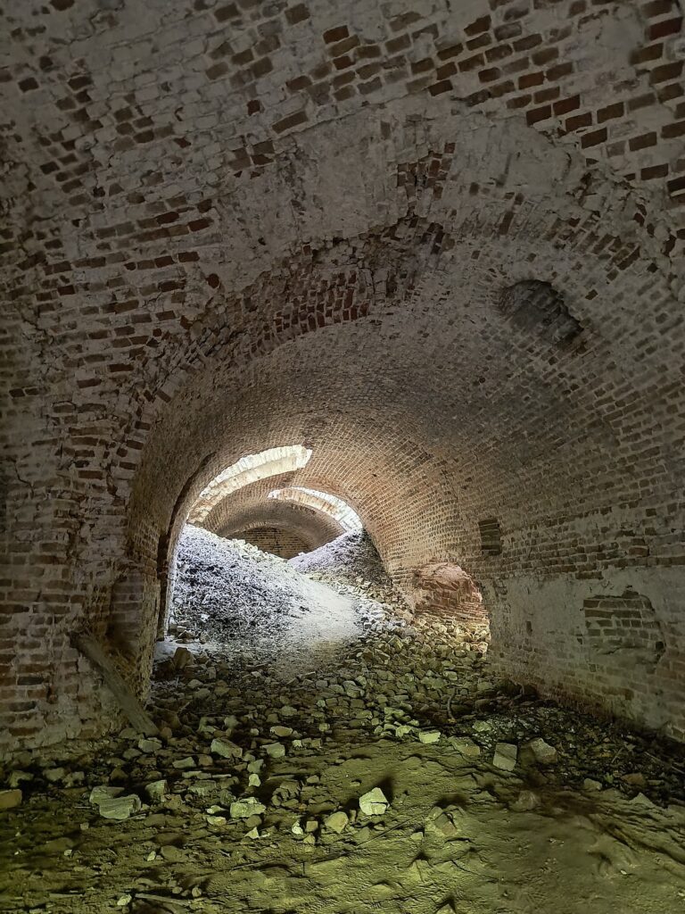 Kryłów Castle Ruins: A Polish River-Island Fortress 3 Ruiny zamku w Kryłowie