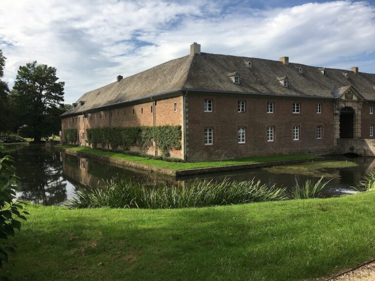Burg Müddersheim: A Water Castle in Germany