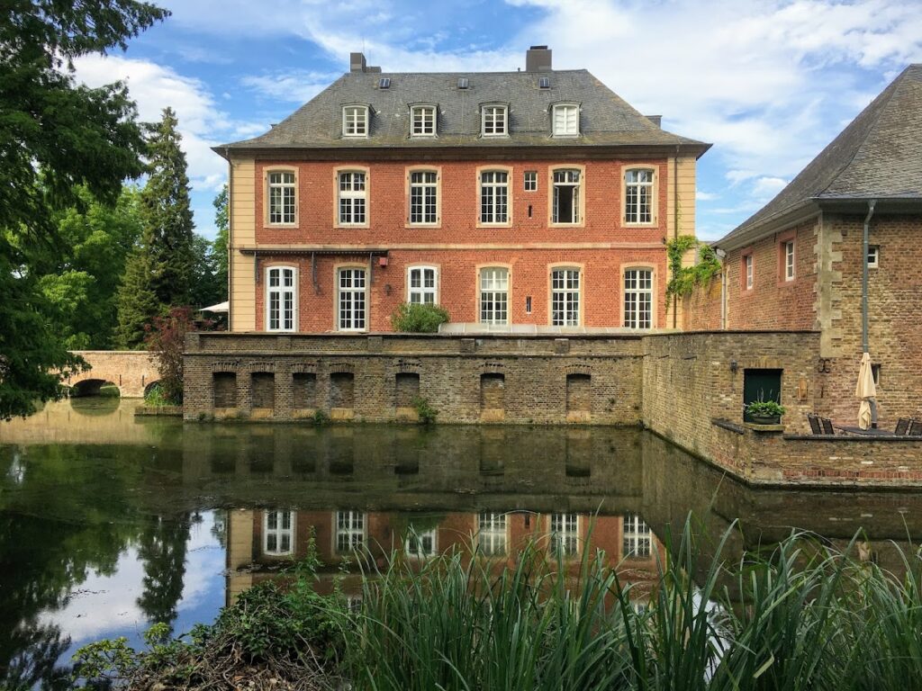 Burg Müddersheim: A Water Castle in Germany 2 Burg Müddersheim