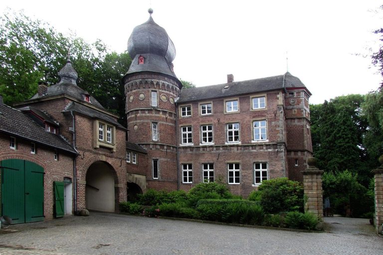 Wasserburg Haus Glehn: A Dutch Renaissance Water Castle in Germany